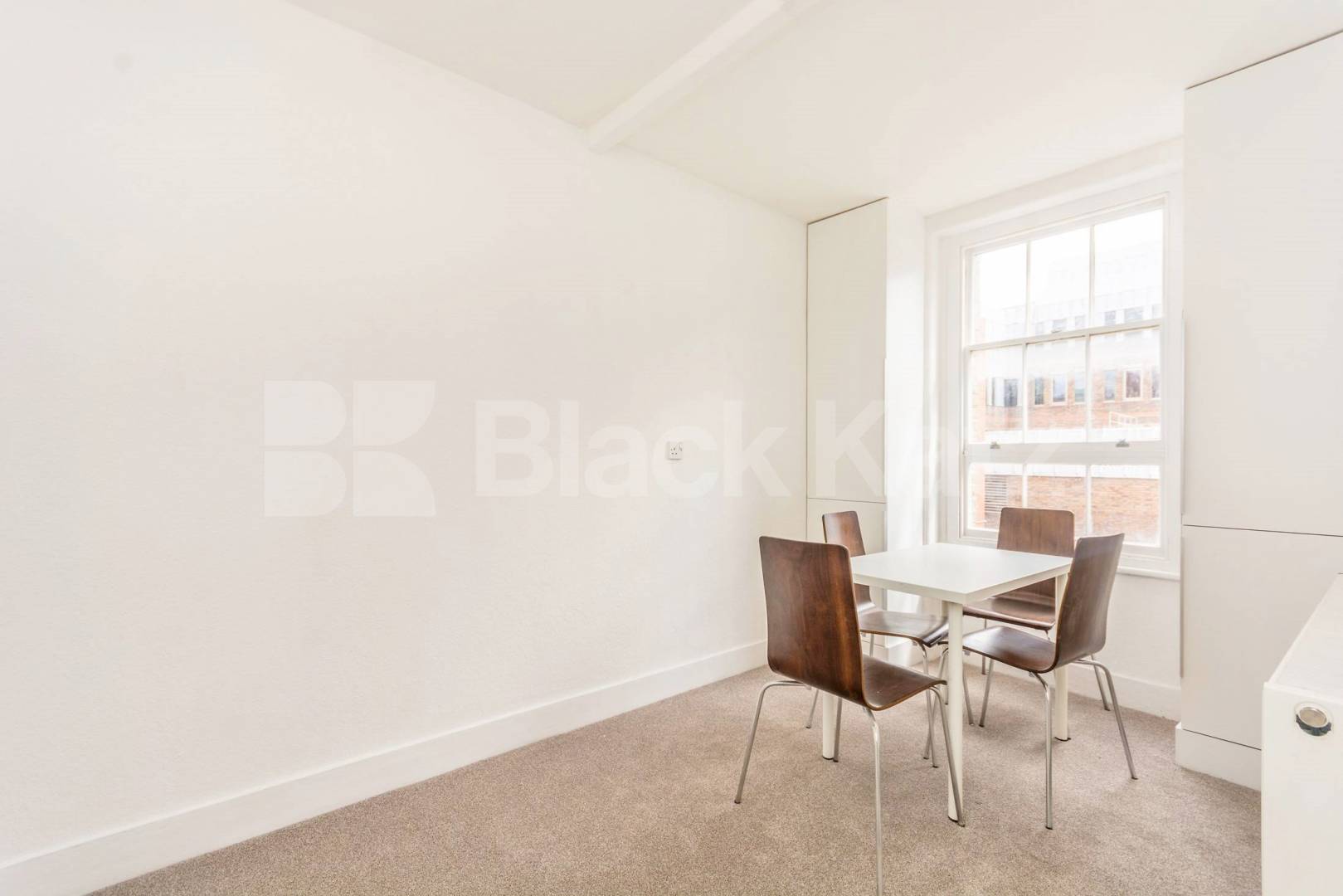 			2 Bedroom, 1 bath, 1 reception Flat			 Gilbert Street, Bond Street